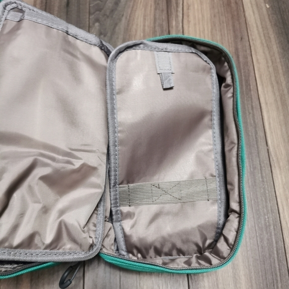 GREEN zipper storage bag - Picture 9 of 16